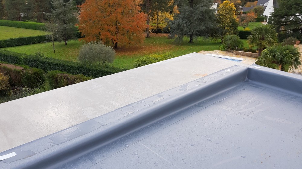 Que choisir entre toit plat bitume et membrane pvc ?